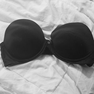 Black strapless Victoria Secret 34 d bra